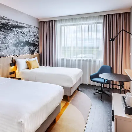 Courtyard By Marriott Airport Praga