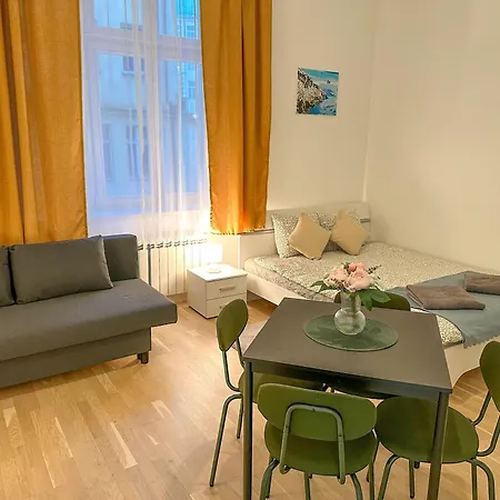 Cozy By Wenceslas Square And Main Train Station
