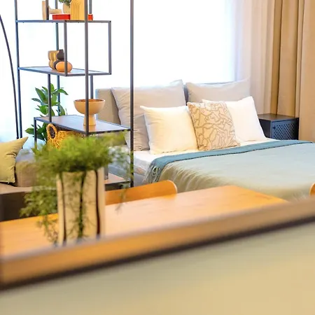 Spacious 3br - 2 Parking Spots, Full Kitchen, By Gravity Prága