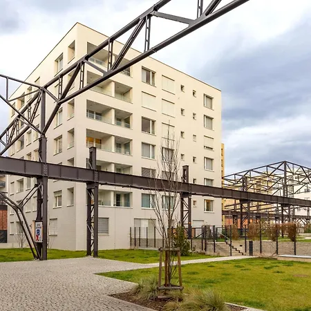 Spacious 3br - 2 Parking Spots, Full Kitchen, By Gravity Apartman *