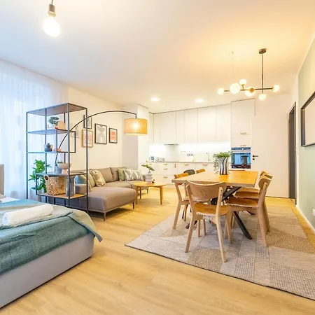 Spacious 3br - 2 Parking Spots, Full Kitchen, By Gravity Apartman