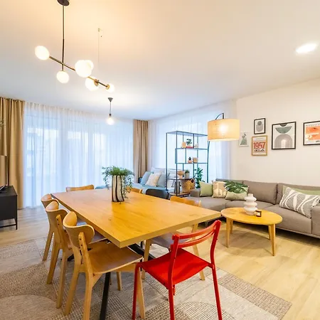 Spacious 3br - 2 Parking Spots, Full Kitchen, By Gravity Apartman