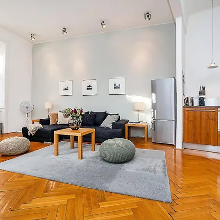 Apartment Elegant Old Town With Balcony With Free Garage