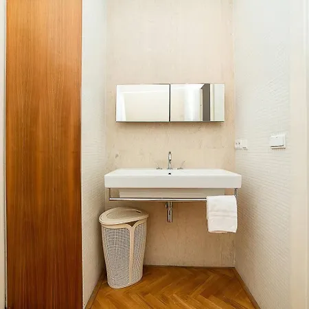 Elegant Old Town With Balcony With Free Garage Prague