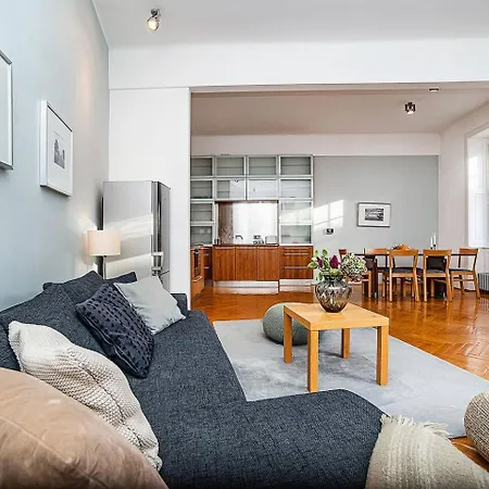 Elegant Old Town With Balcony With Free Garage