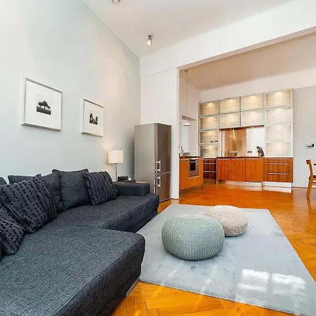 Elegant Old Town With Balcony With Free Garage Apartment Prague