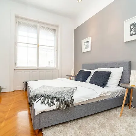 Apartment Elegant Old Town With Balcony With Free Garage Prague