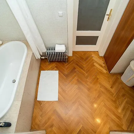 Apartment Elegant Old Town With Balcony With Free Garage *