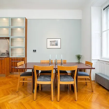Apartment Elegant Old Town With Balcony With Free Garage Prague