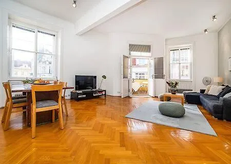 Elegant Old Town With Balcony With Free Garage Prague