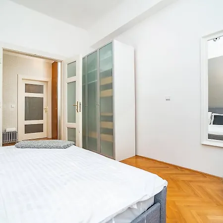 Elegant Old Town With Balcony With Free Garage * Prague