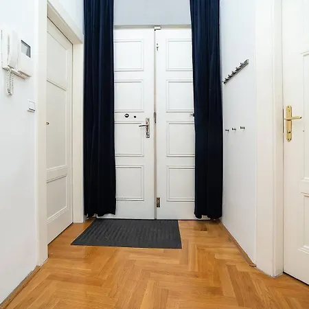 Apartment Elegant Old Town With Balcony With Free Garage