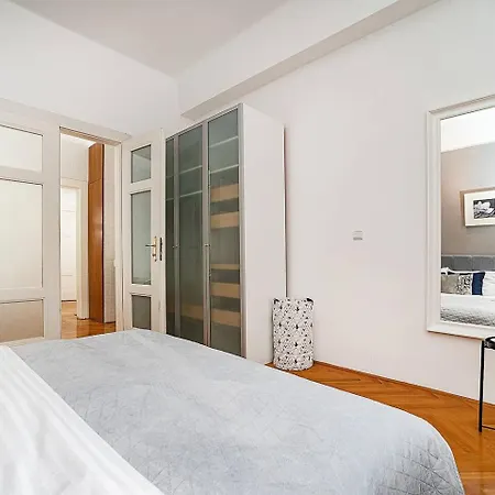 Elegant Old Town With Balcony With Free Garage Apartment *