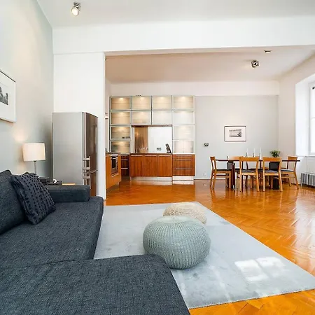 Elegant Old Town With Balcony With Free Garage Prague