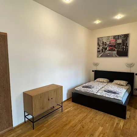 Cosy With Terrace Near Florenc Appartement *