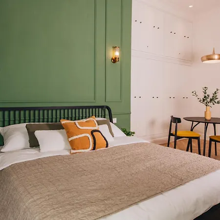 Luxury Design At Old Town Square With Air Condition Apartment