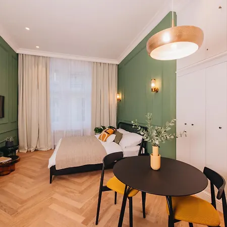 Apartment Luxury Design At Old Town Square With Air Condition *