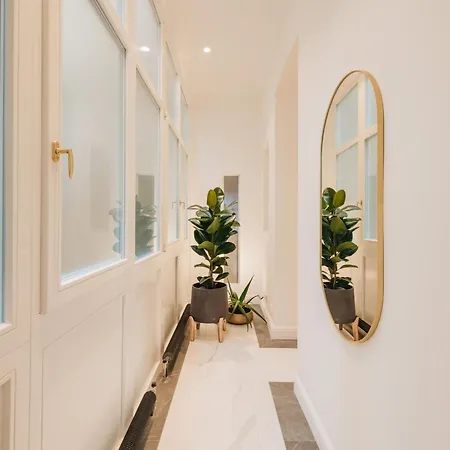 Luxury Design At Old Town Square With Air Condition