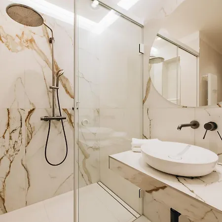 Apartment Luxury Design At Old Town Square With Air Condition