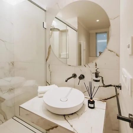 Apartment Luxury Design At Old Town Square With Air Condition *
