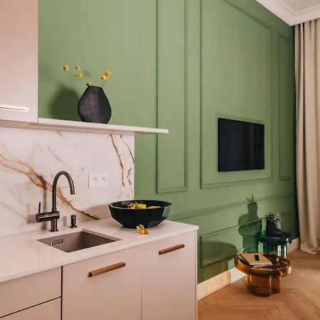 Luxury Design At Old Town Square With Air Condition Apartment
