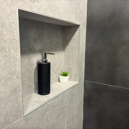 Smarty Choice Flat With Deluxe Kitchen Apartment