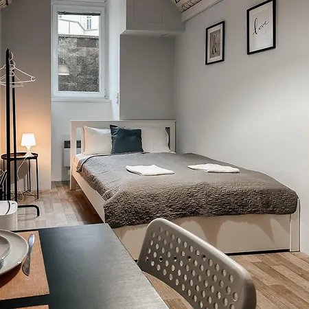 Elso Apartment *