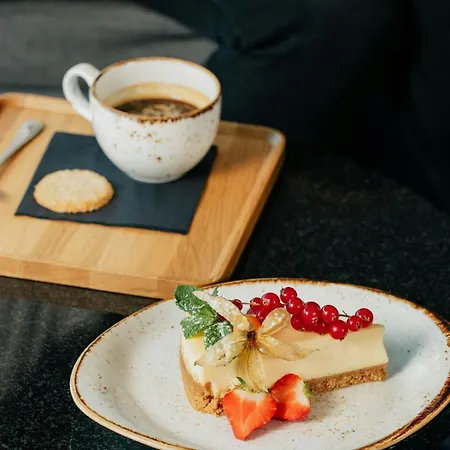 Courtyard By Marriott Airport Praga