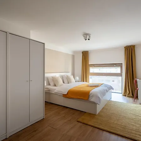 Lägenhet Deluxe With Balcony Near Center *