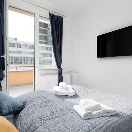 2 Bedroom With A Terrace Near The Metro Praha