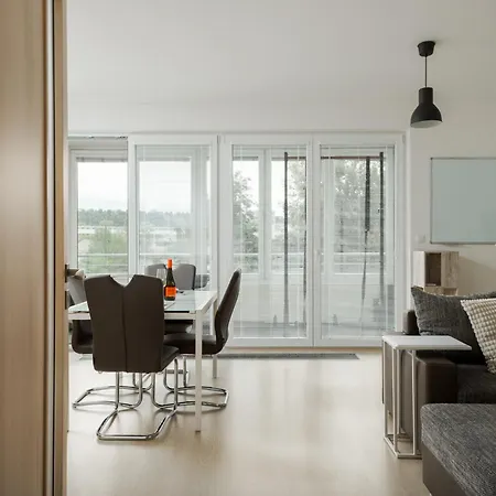 The Sunny Riverside Flat פראג
