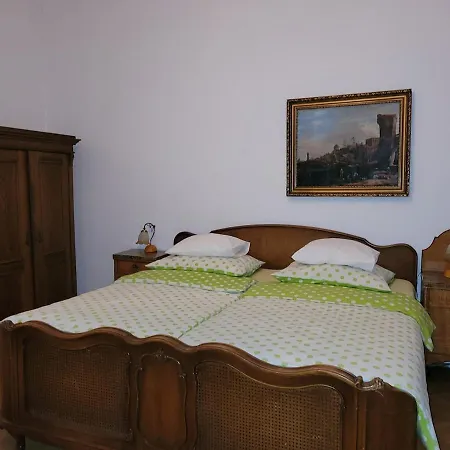 Bright 2bdr Sleeps 8 Near Center M1 Apartment Prague