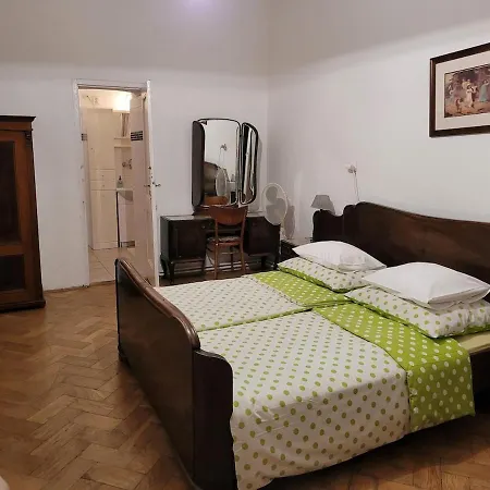 Apartment Bright 2bdr Sleeps 8 Near Center M1 *