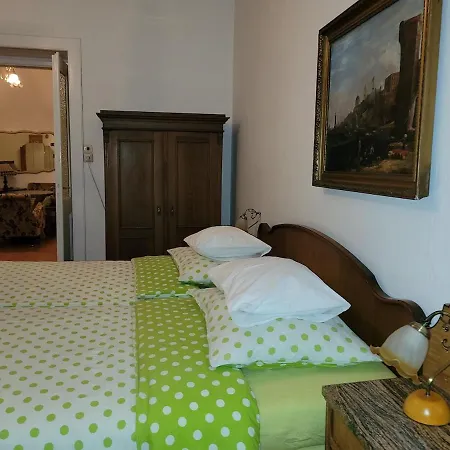 Bright 2bdr Sleeps 8 Near Center M1 Apartment