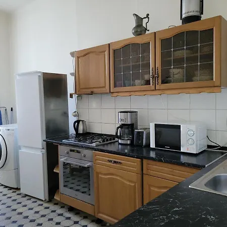 Bright 2bdr Sleeps 8 Near Center M1 Apartment *