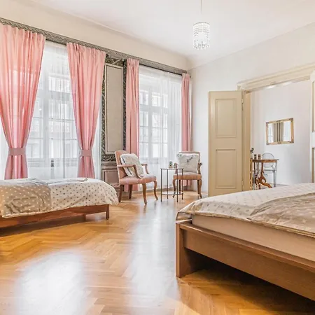Apartment Bliss - Lesser Town Charm *