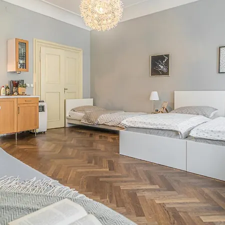 Karmelitska 2 Luxury 1b Apartment