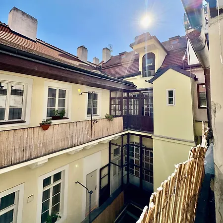 Nerudova 36 * Praga