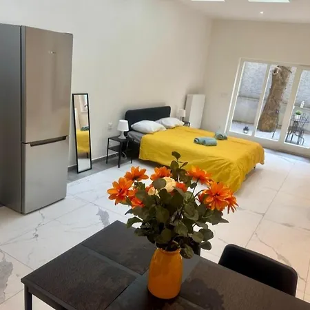Apartment Urban Loft & Courtyard