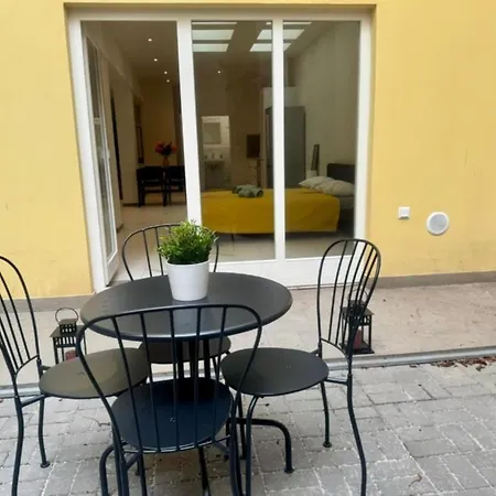 Urban Loft & Courtyard *