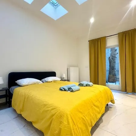 Urban Loft & Courtyard *