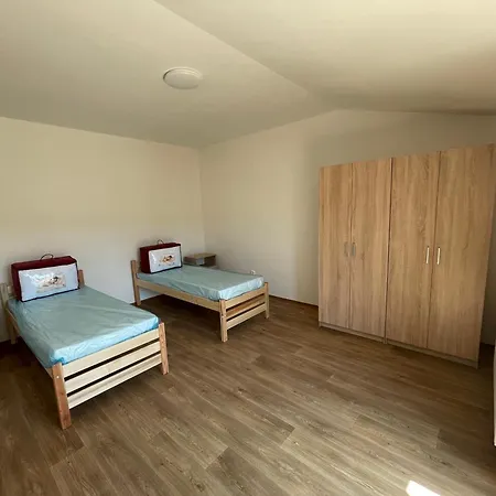 Sleep & Go 5 Hostel