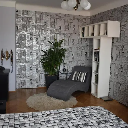 Amazing In Center For Great Price Apartment *