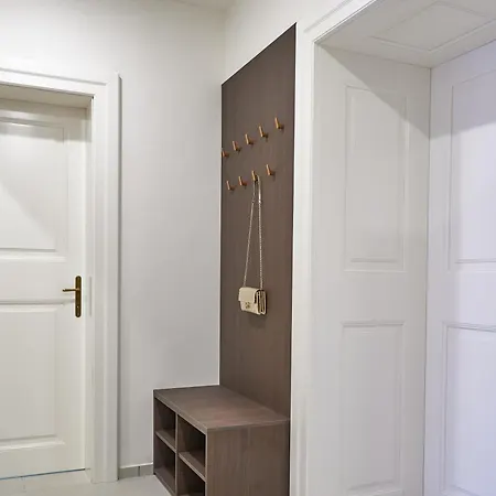 Appart hôtel Three Golden Crowns 3*