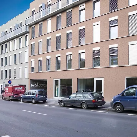 Apartment Bright Studio, 10min Centre, Free Parking *