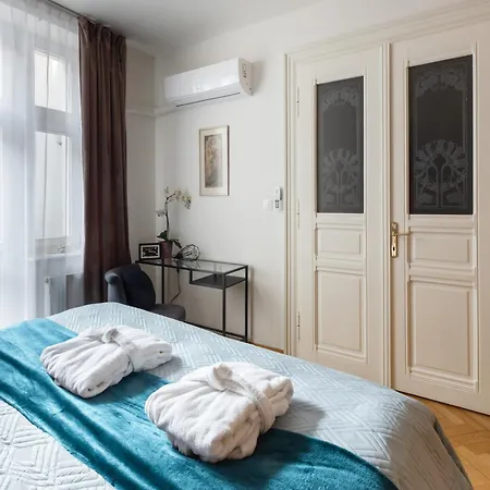 Appartement Decadent Art Deco Balcony In Old Town Praag