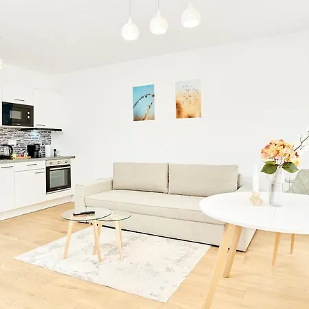 Azure - Cozy Center With Balcony Apartment
