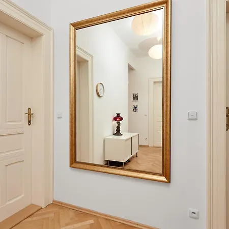 Old Town & Parking Assistance Homestay szállás *
