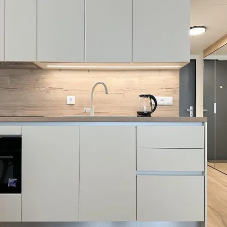 Real Living By Refa Karlin 406 * Prague