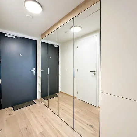 Apartment Real Living By Refa Karlin 406